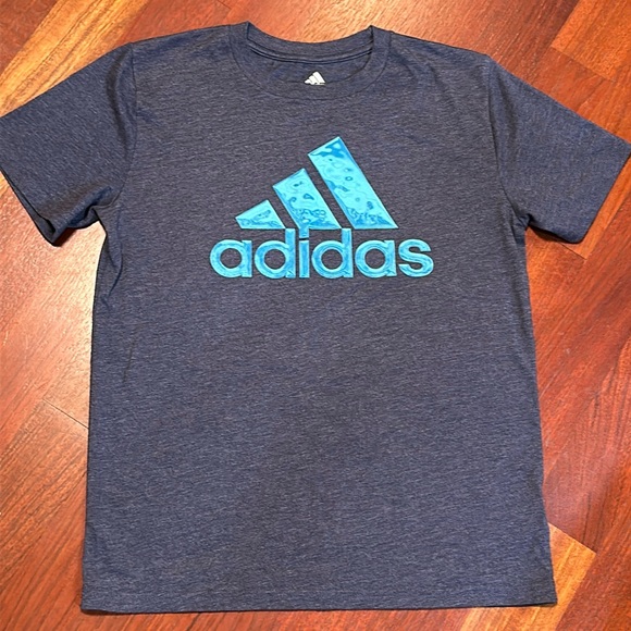 M (10/12) adidas T-shirt - Picture 1 of 3